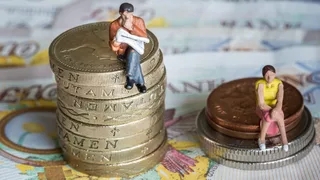 A stack of pound coins